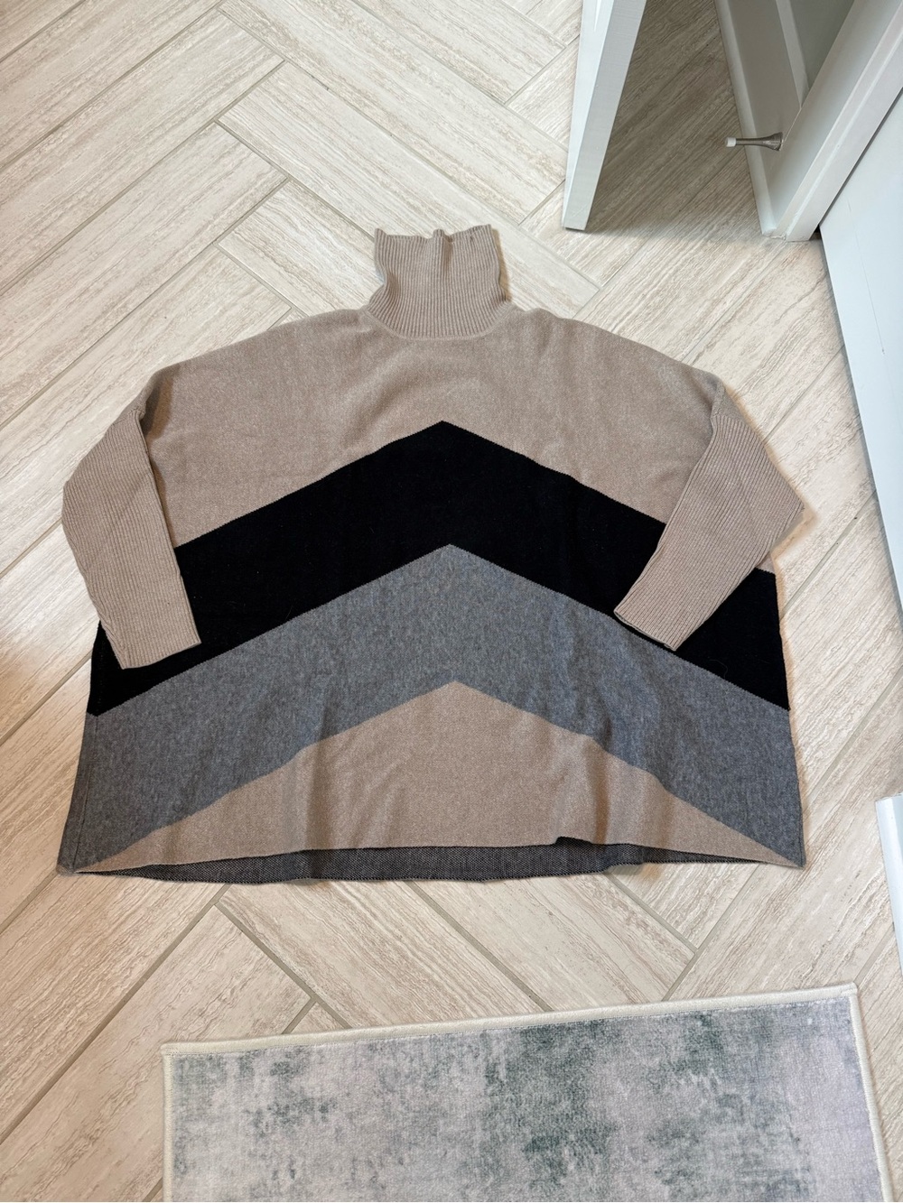 JOSEPH A Women’s 3X Chevron Colorblock Turtleneck Sweater – Beige, Black & Gray